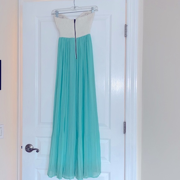 White and Teal Strapless Dress - Picture 4 of 8